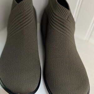 Clark's Dark Olive Sashlyn Ankle Boot - Women Size 8